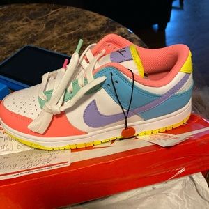 Woman Candy Dunks